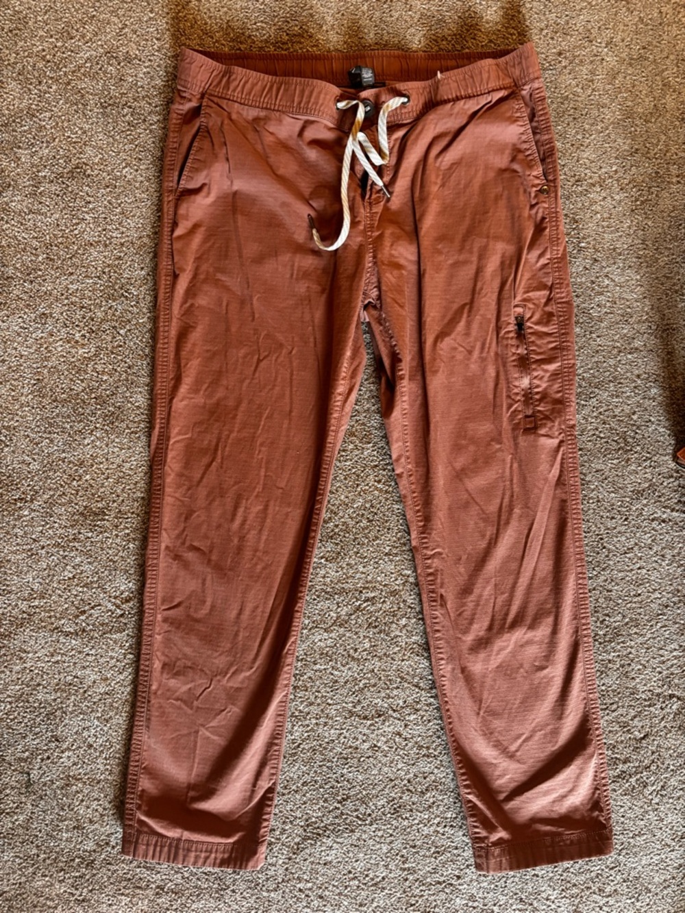 Vuori Men's Rust Drawstring Joggers